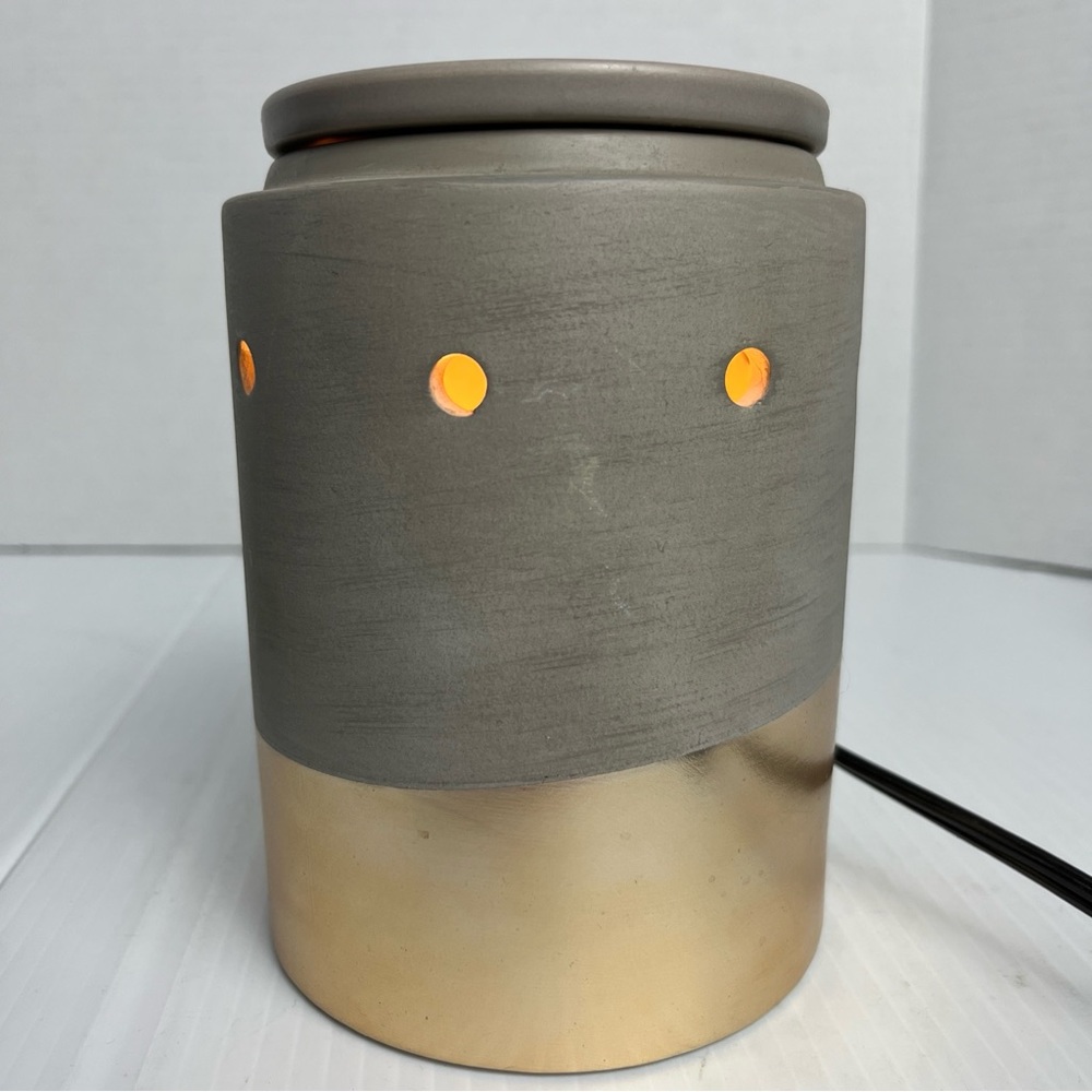 Scentsy Urban Luster warmer with light, retired